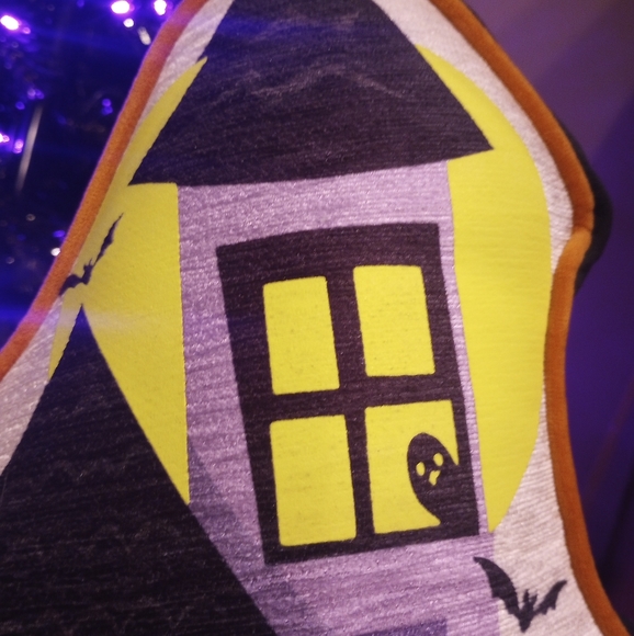 Glow in the Dark Haunted House Decorative Halloween Pillow - Picture 5 of 9